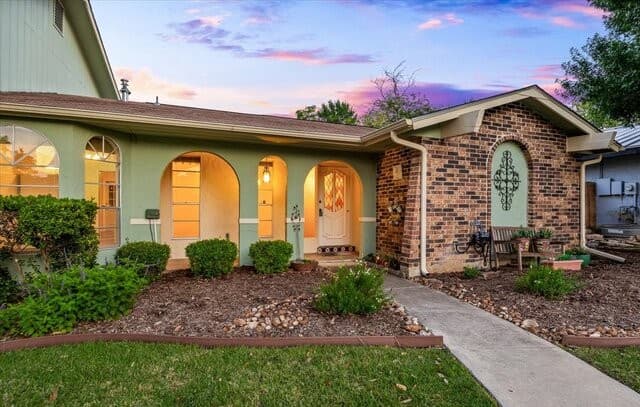 5-bedroom rental at 1722 Timber Oak St in San Antonio, TX — photo 1