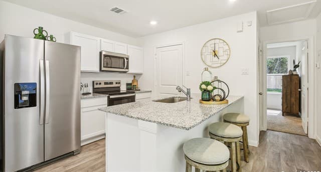 2-bedroom rental at 2109 Giant Cactus in San Antonio, TX — photo 2