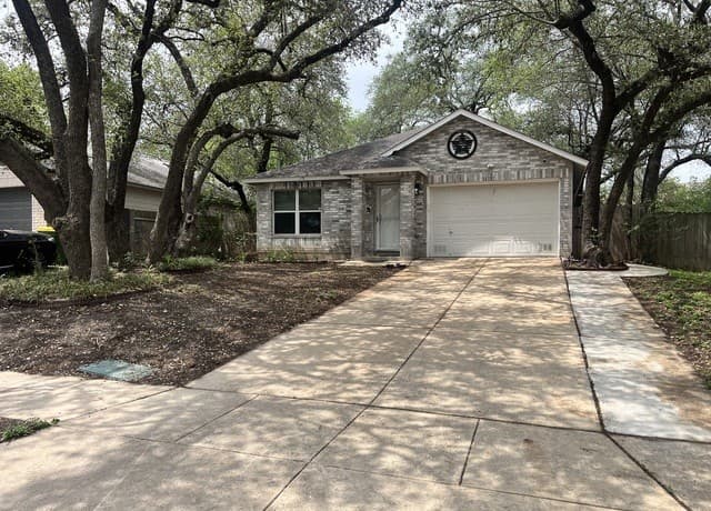 3-bedroom rental at 16131 Ike Ln in Selma, TX — photo 4
