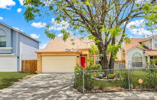3-bedroom rental at 3162 Beacon Field in San Antonio, TX — photo 1