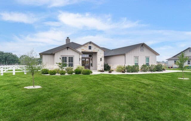 4-bedroom rental at 160 Pradera Ridge in Floresville, TX — photo 3