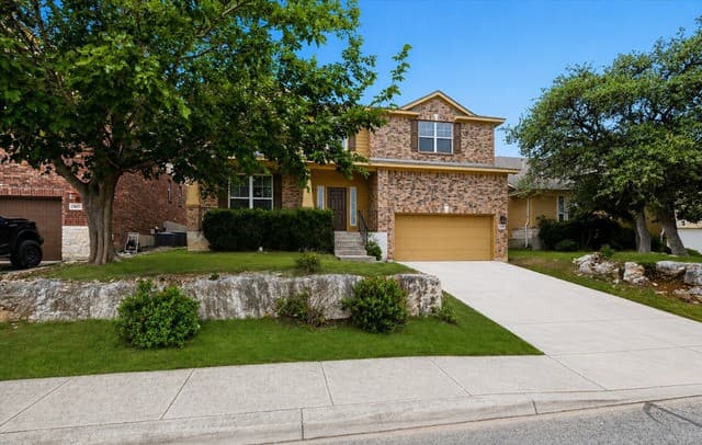 5-bedroom rental at 23619 Sunset Peak in San Antonio, TX — photo 2