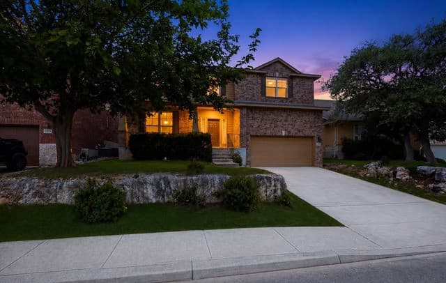 5-bedroom rental at 23619 Sunset Peak in San Antonio, TX — photo 3
