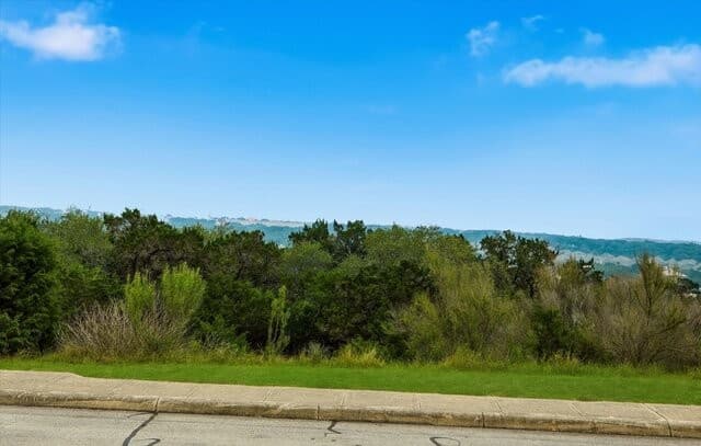5-bedroom rental at 23619 Sunset Peak in San Antonio, TX — photo 4