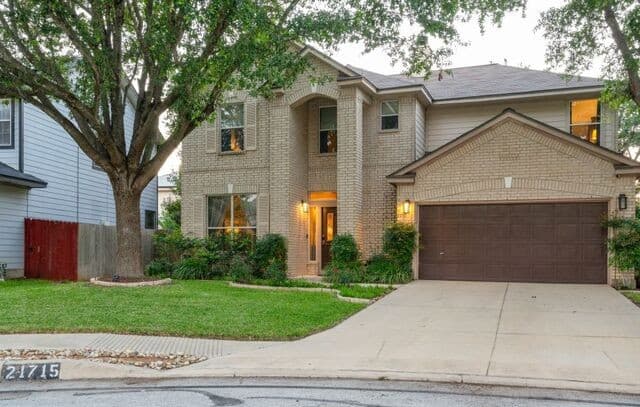 5-bedroom rental at 21715 Brazos Bay in San Antonio, TX — photo 1