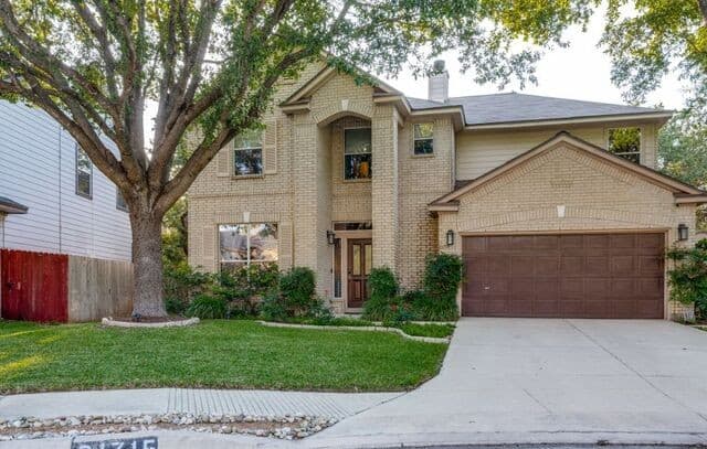 5-bedroom rental at 21715 Brazos Bay in San Antonio, TX — photo 2