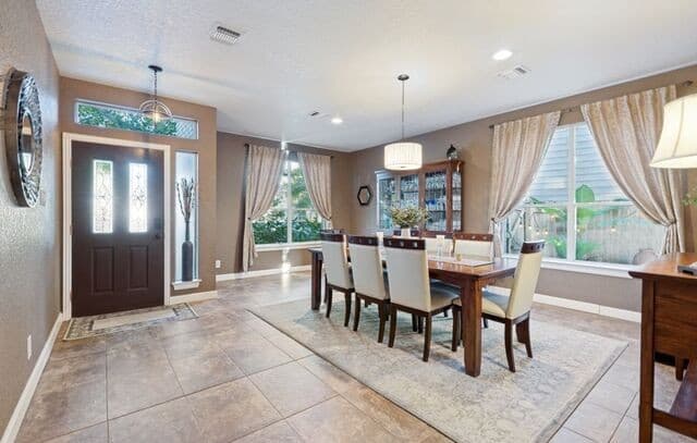 5-bedroom rental at 21715 Brazos Bay in San Antonio, TX — photo 5