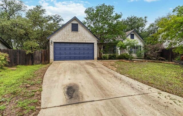 3-bedroom rental at 10903 Bristle Oak Dr in San Antonio, TX — photo 2