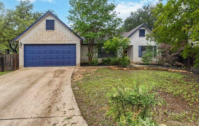 3-bedroom rental at 10903 Bristle Oak Dr in San Antonio, TX — photo 3