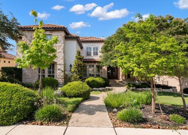 5-bedroom rental at 631 Sentry Hill in San Antonio, TX — photo 1