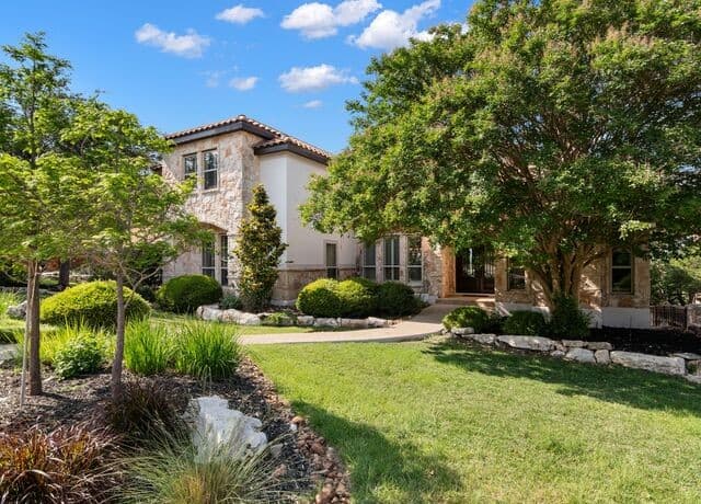 5-bedroom rental at 631 Sentry Hill in San Antonio, TX — photo 2
