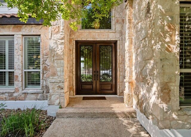 5-bedroom rental at 631 Sentry Hill in San Antonio, TX — photo 3