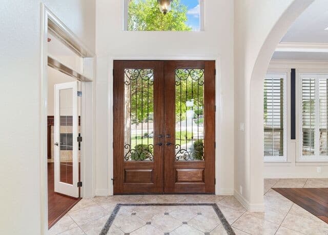 5-bedroom rental at 631 Sentry Hill in San Antonio, TX — photo 5