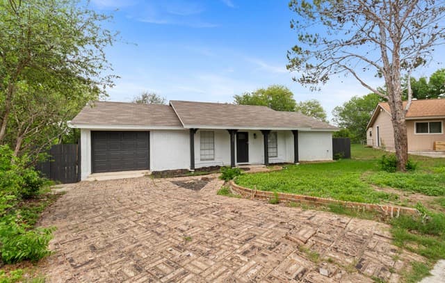 4-bedroom rental at 11915 Los Cerros St in San Antonio, TX — photo 1