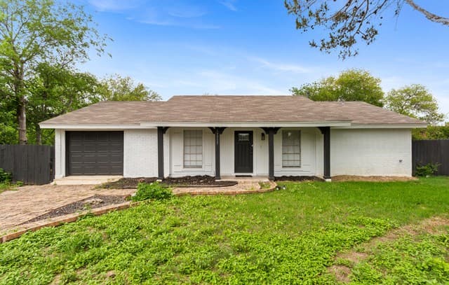 4-bedroom rental at 11915 Los Cerros St in San Antonio, TX — photo 2