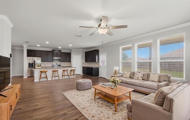 6-bedroom rental at 13502 Meredith Cv in San Antonio, TX — photo 1
