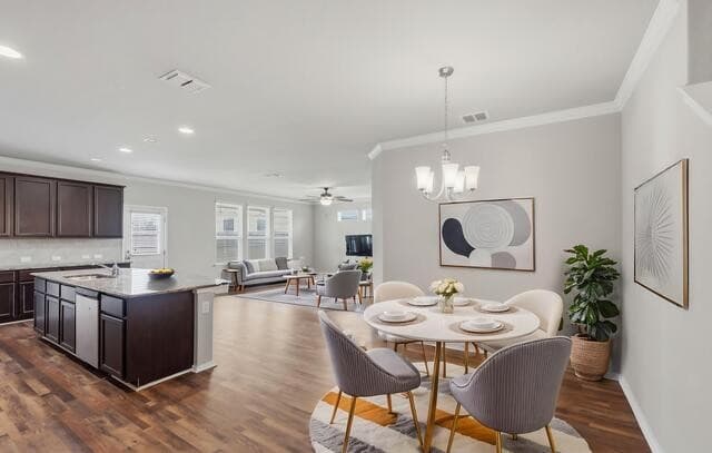 6-bedroom rental at 13502 Meredith Cv in San Antonio, TX — photo 4