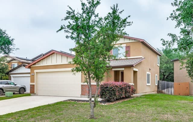 3-bedroom rental at 10302 Relic Oaks in San Antonio, TX — photo 2