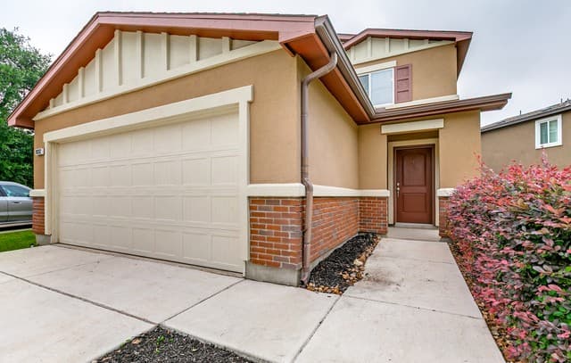 3-bedroom rental at 10302 Relic Oaks in San Antonio, TX — photo 3