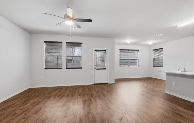 3-bedroom rental at 6610 Freedom Hills in San Antonio, TX — photo 2