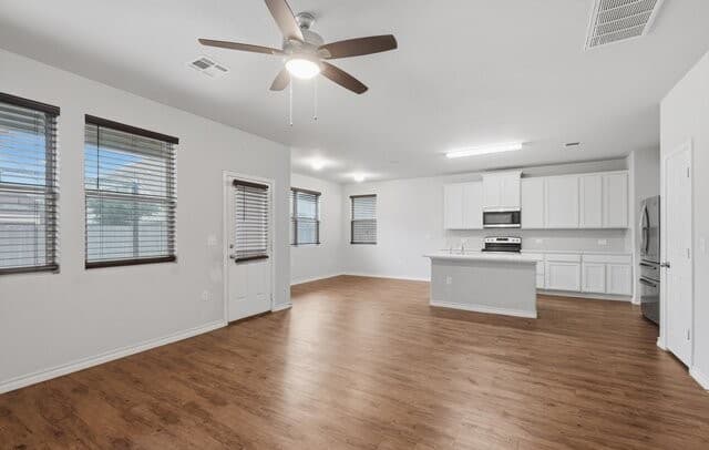 3-bedroom rental at 6610 Freedom Hills in San Antonio, TX — photo 3