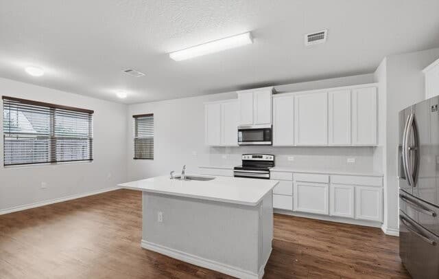 3-bedroom rental at 6610 Freedom Hills in San Antonio, TX — photo 5