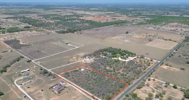 rental at 0 Mc Connell in Lytle, TX — photo 4