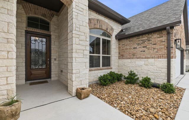 4-bedroom rental at 29347 Kearney Rdg in Boerne, TX — photo 4