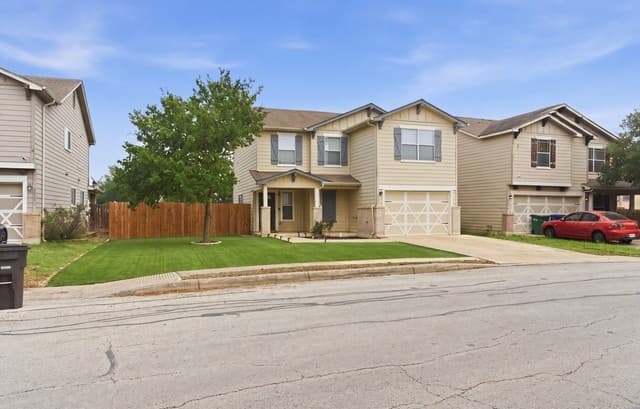 3-bedroom rental at 8822 Mesa Vista in San Antonio, TX — photo 1