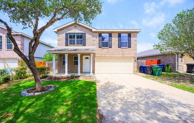 4-bedroom rental at 527 Bridle Rdg in San Antonio, TX — photo 1