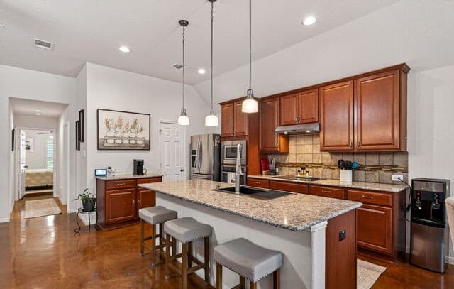 3-bedroom rental at 1001 Oak Park in Schertz, TX — photo 2