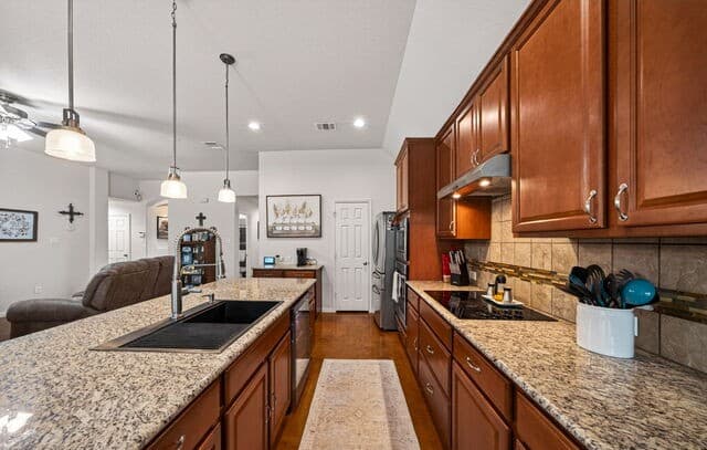 3-bedroom rental at 1001 Oak Park in Schertz, TX — photo 3