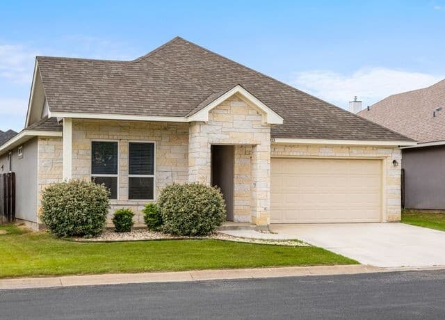 3-bedroom rental at 203 Winston in Fredericksburg, TX — photo 2