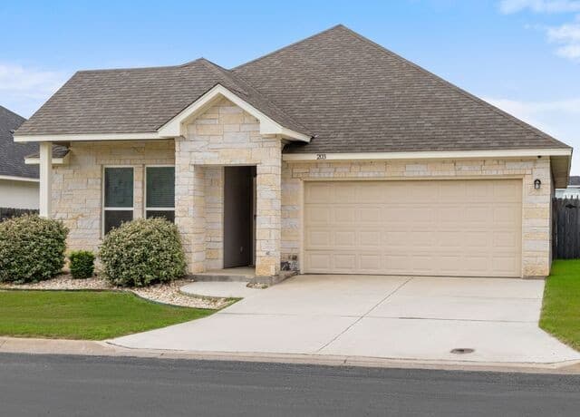 3-bedroom rental at 203 Winston in Fredericksburg, TX — photo 3