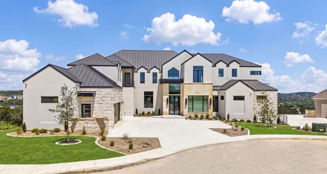 8-bedroom rental at 7011 Bella Rose in San Antonio, TX — photo 1