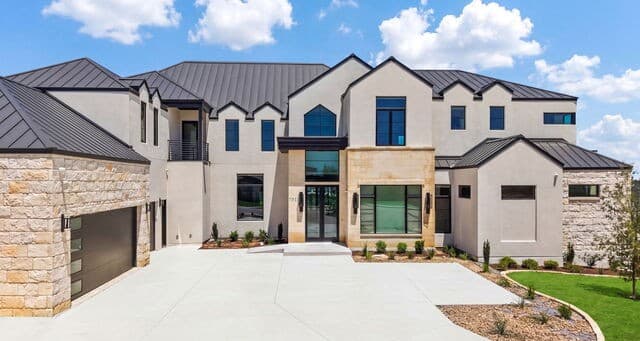 8-bedroom rental at 7011 Bella Rose in San Antonio, TX — photo 2