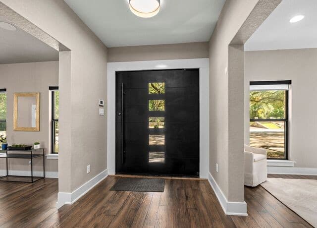5-bedroom rental at 627 E Olmos Drive in San Antonio, TX — photo 4