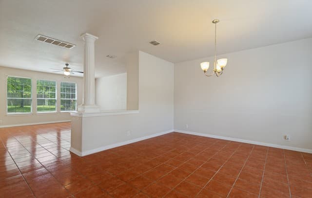 3-bedroom rental at 25119 Royal Land in San Antonio, TX — photo 2