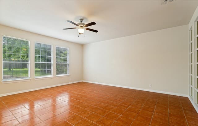 3-bedroom rental at 25119 Royal Land in San Antonio, TX — photo 4