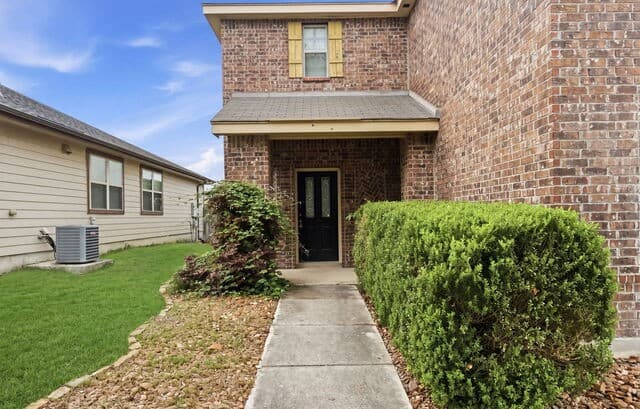3-bedroom rental at 7415 Virtuoso Pass in San Antonio, TX — photo 4