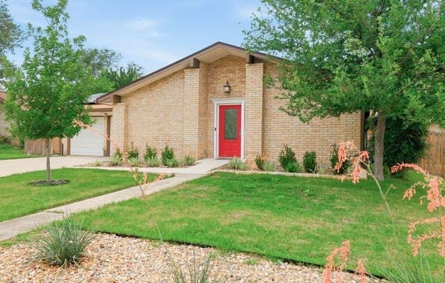 3-bedroom rental at 4911 Rockhurst St in San Antonio, TX — photo 2