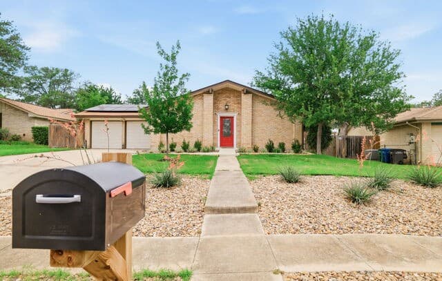 3-bedroom rental at 4911 Rockhurst St in San Antonio, TX — photo 3
