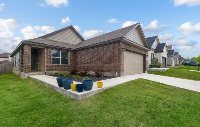 3-bedroom rental at 218 W Flowing River Dr in Boerne, TX — photo 1
