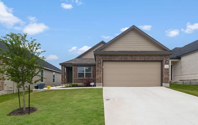 3-bedroom rental at 218 W Flowing River Dr in Boerne, TX — photo 2