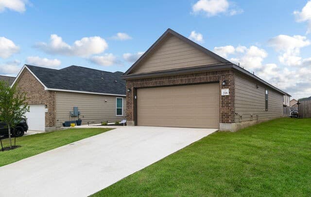 3-bedroom rental at 218 W Flowing River Dr in Boerne, TX — photo 3