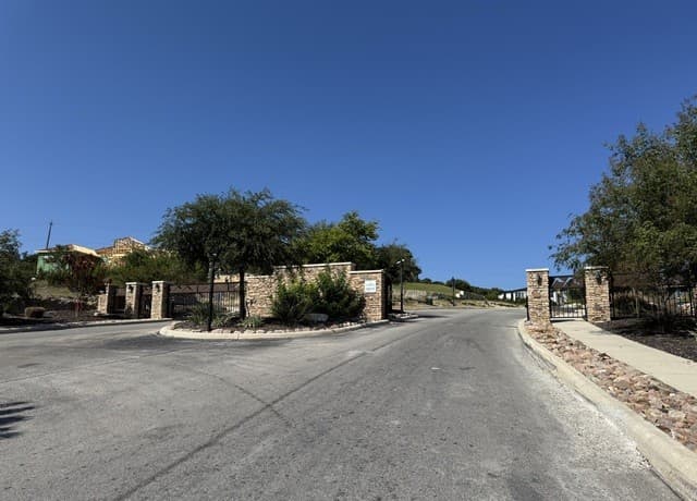 rental at 11206 Kendall Canyon in San Antonio, TX — photo 2
