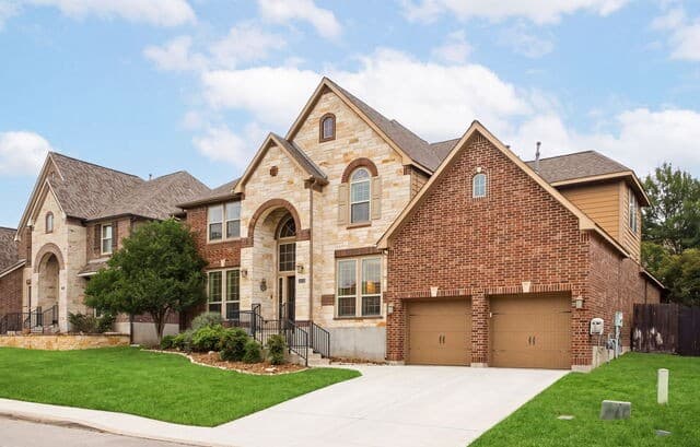 5-bedroom rental at 25518 Green Terrace in San Antonio, TX — photo 3