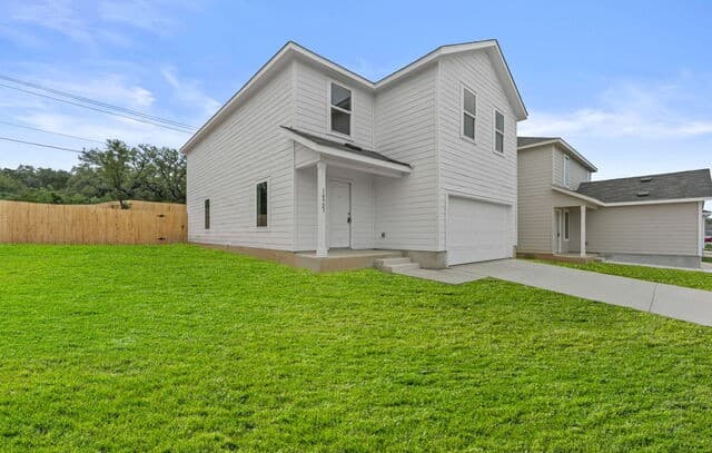 4-bedroom rental at 14923 Warwick Shire in San Antonio, TX — photo 2