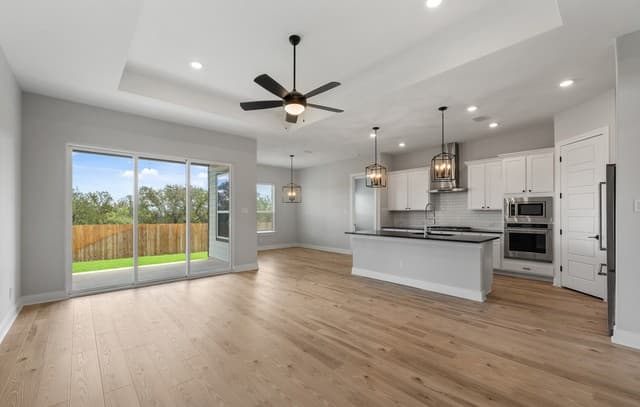 3-bedroom rental at 204 Azalea Aly in Castroville, TX — photo 3