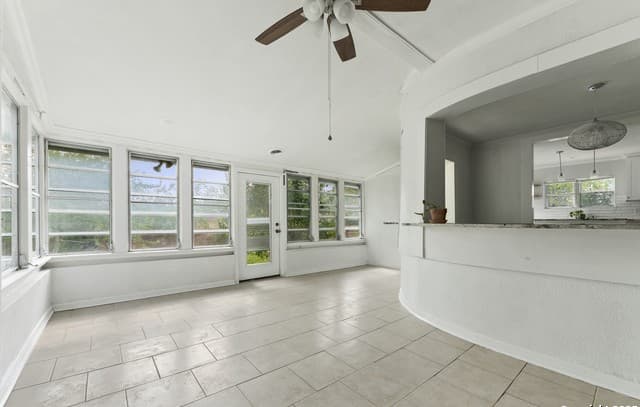 3-bedroom rental at 1100 Garraty Rd in Terrell Hills, TX — photo 4